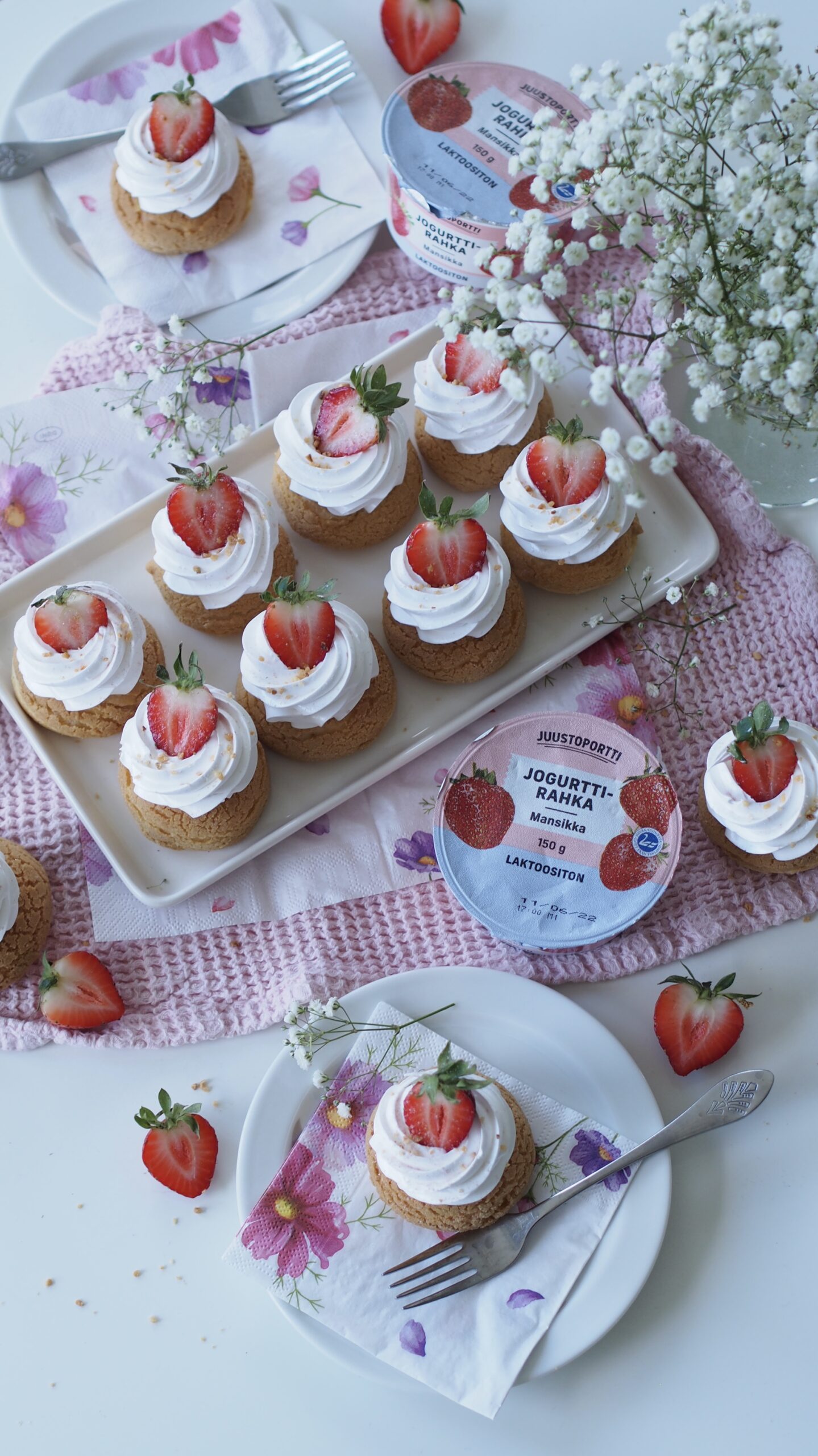 Mansikkaiset tuulihattuleivokset