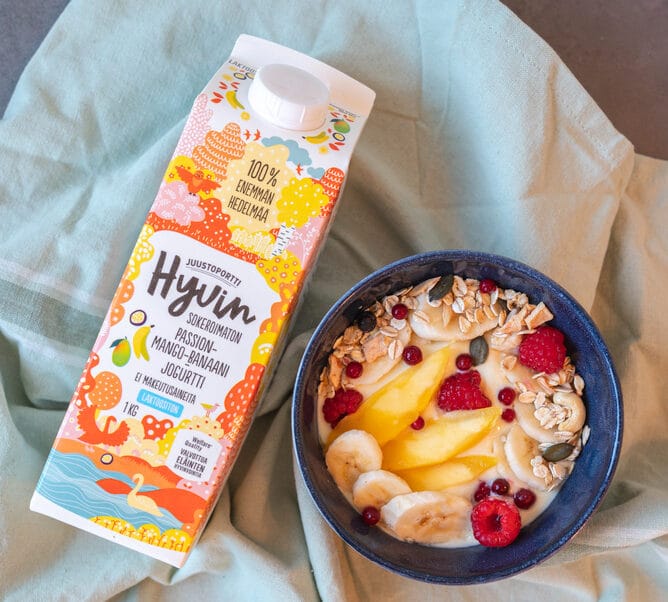 Uusi jogurtti Hyvin-tuoteperheeseen: Passion-mango-banaanijogurtti – Tropiikin makua, joka hurmaa joka lusikallisella!