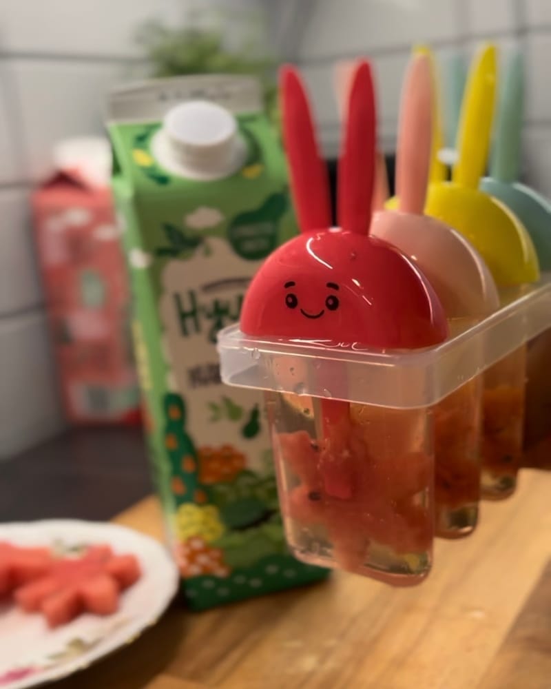 Sokeroimaton ja makeutusaineeton mehujää